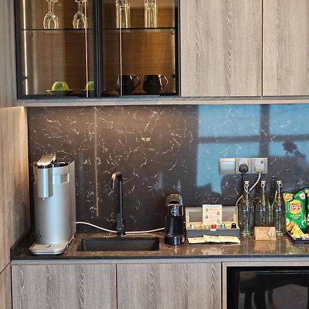 Hompton Hotel By The Beach George Town Exteriör bild