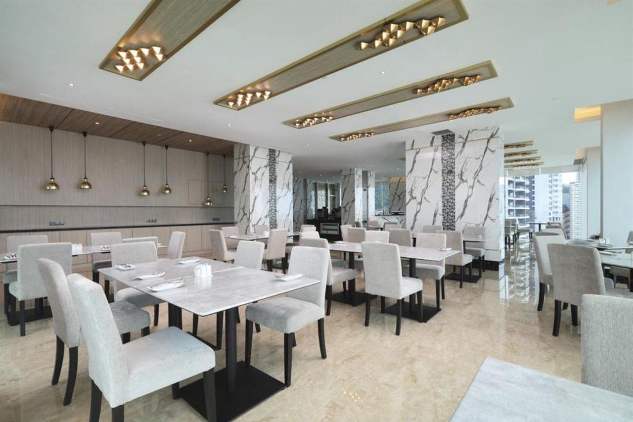 Hompton Hotel By The Beach George Town Exteriör bild