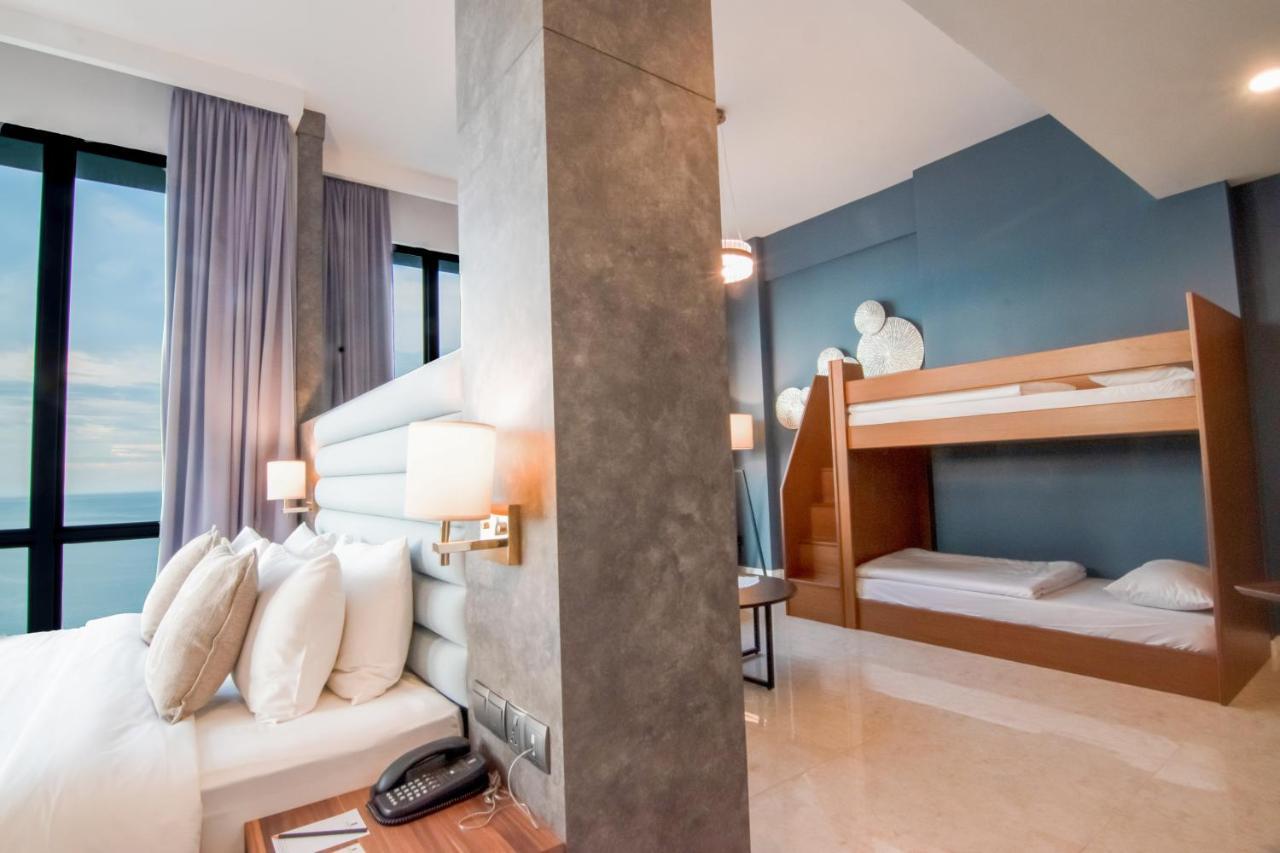 Hompton Hotel By The Beach George Town Exteriör bild