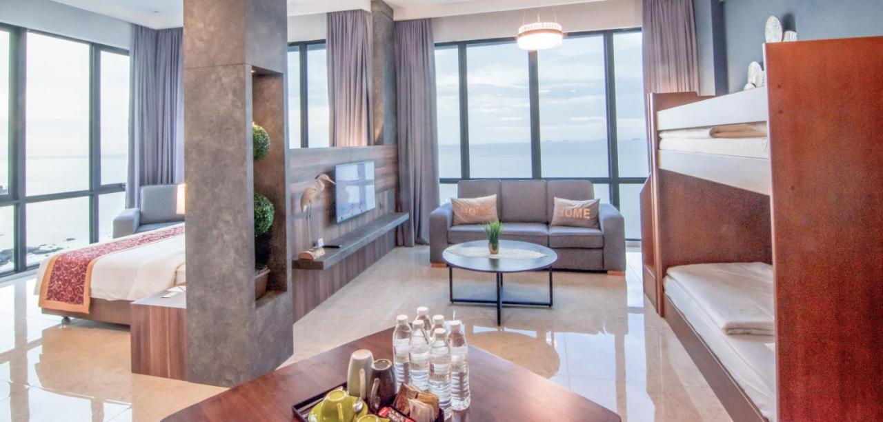 Hompton Hotel By The Beach George Town Exteriör bild