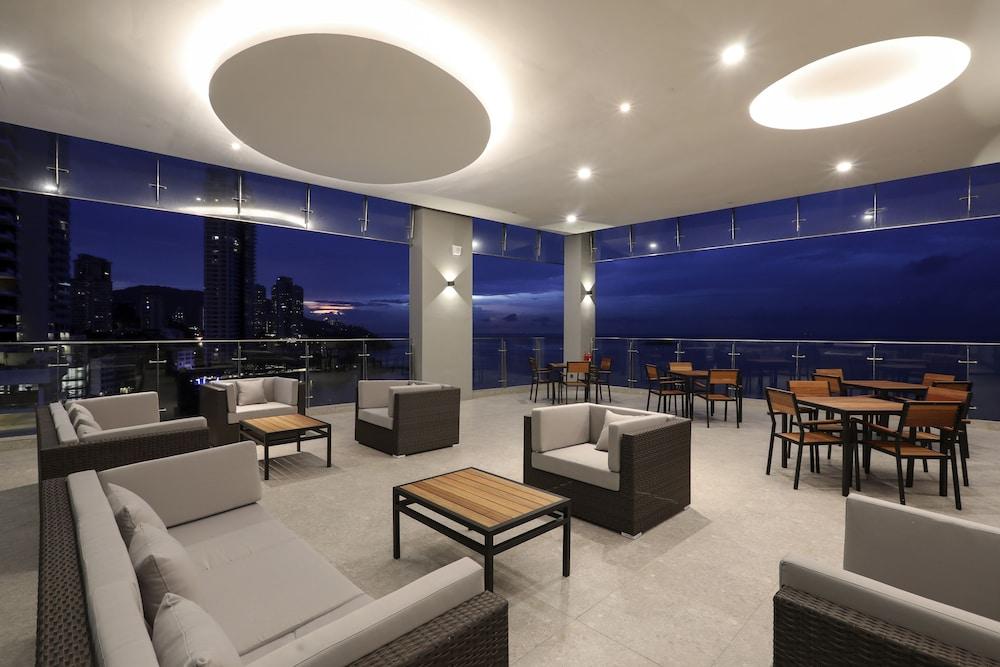 Hompton Hotel By The Beach George Town Exteriör bild