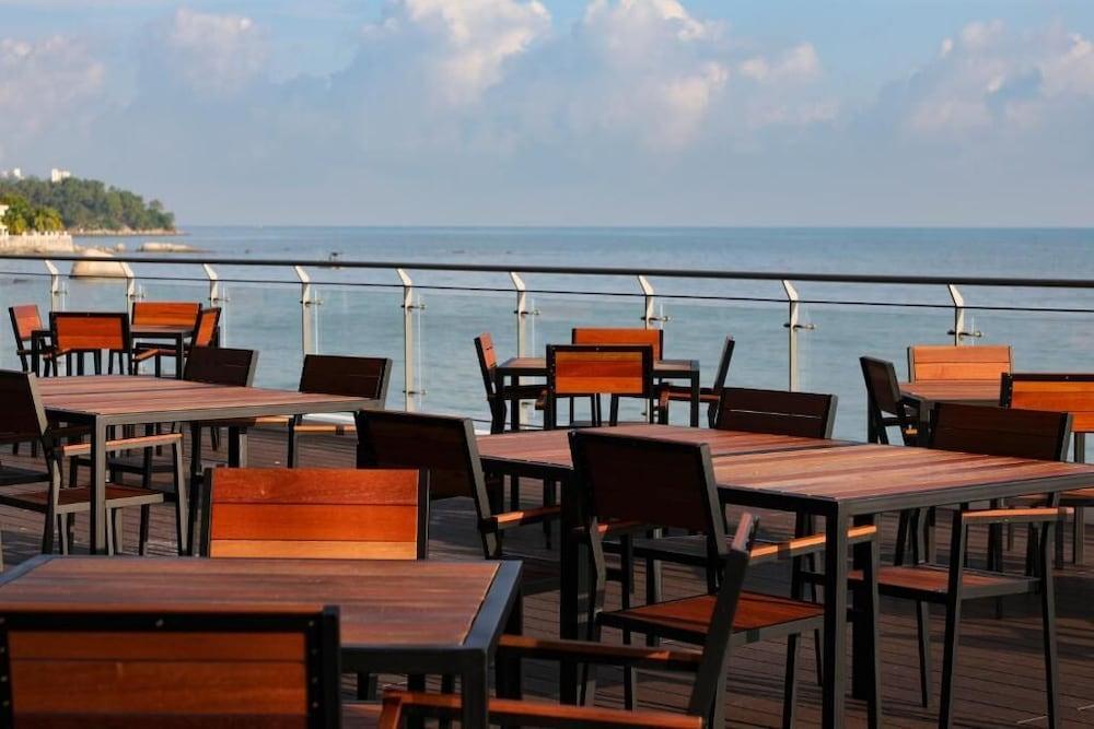 Hompton Hotel By The Beach George Town Exteriör bild