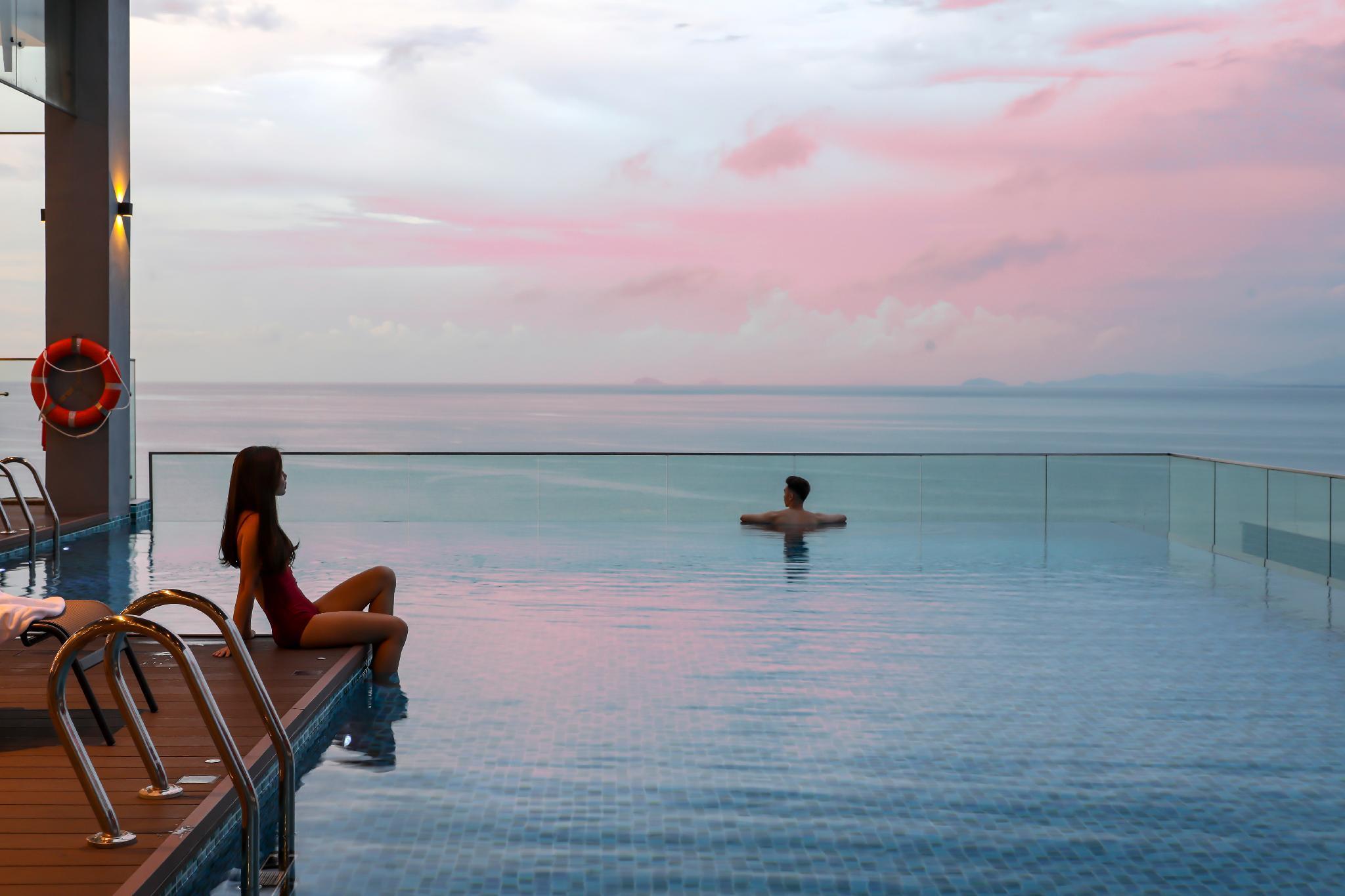 Hompton Hotel By The Beach George Town Exteriör bild