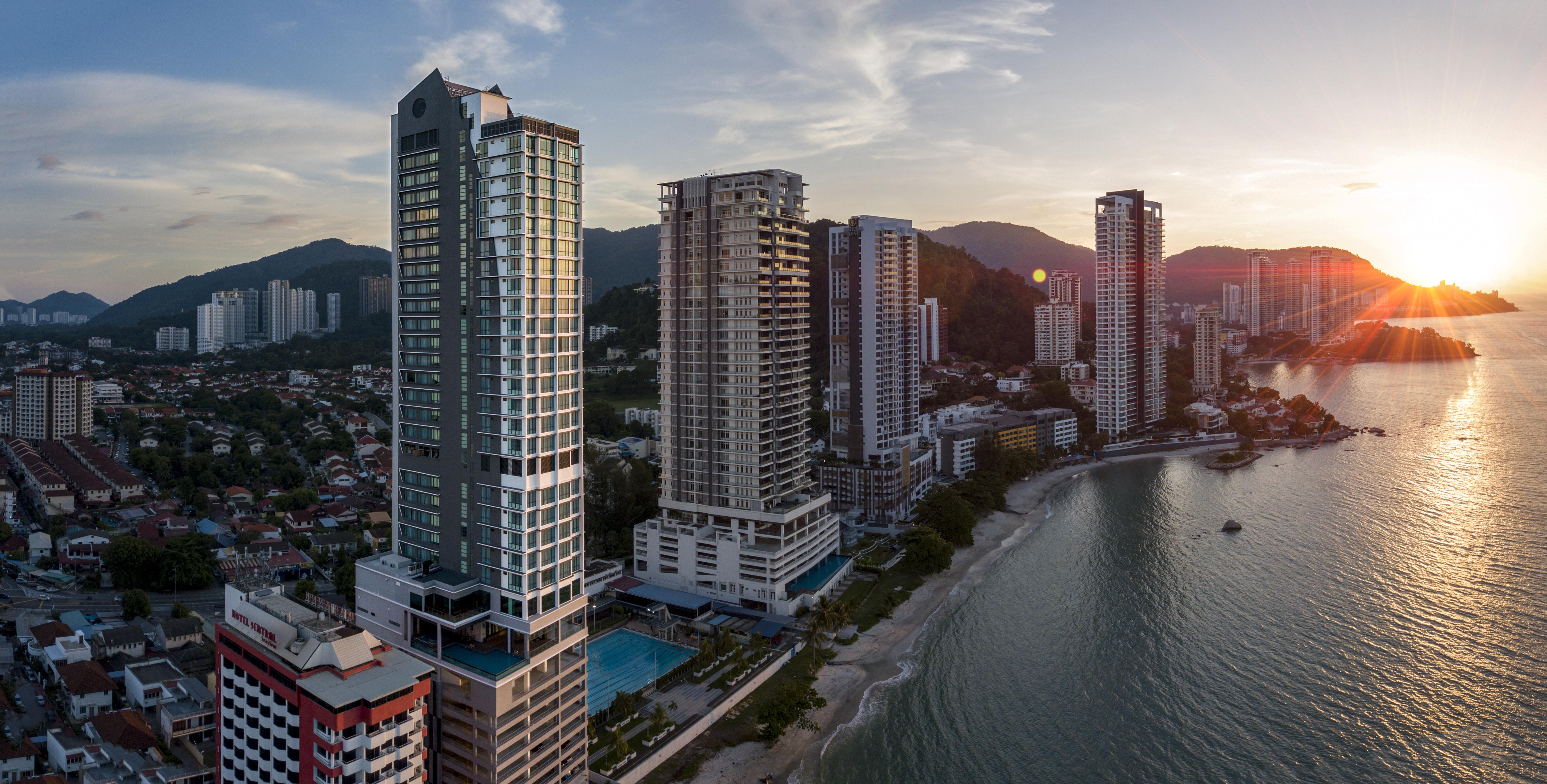 Hompton Hotel By The Beach George Town Exteriör bild