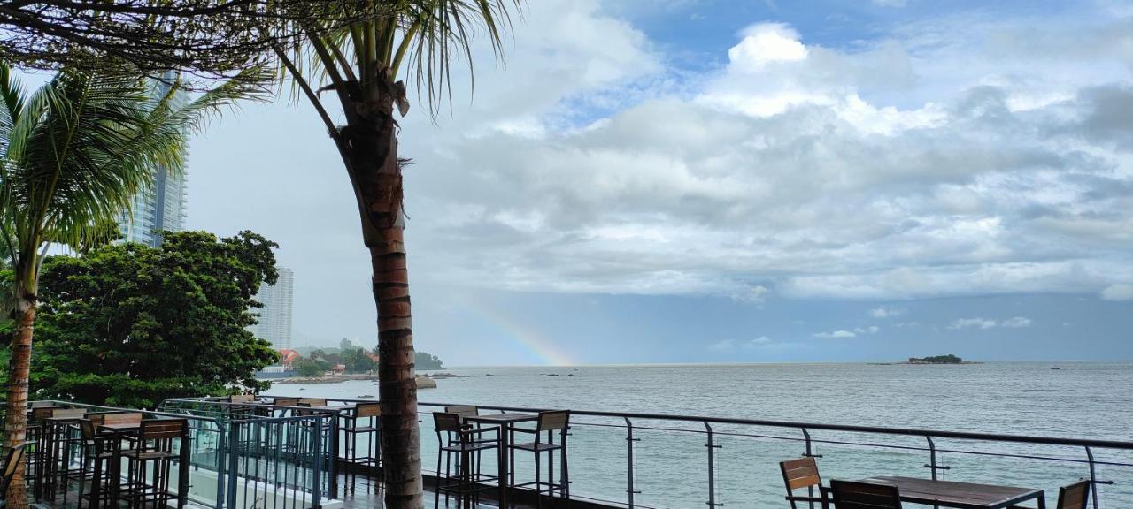 Hompton Hotel By The Beach George Town Exteriör bild