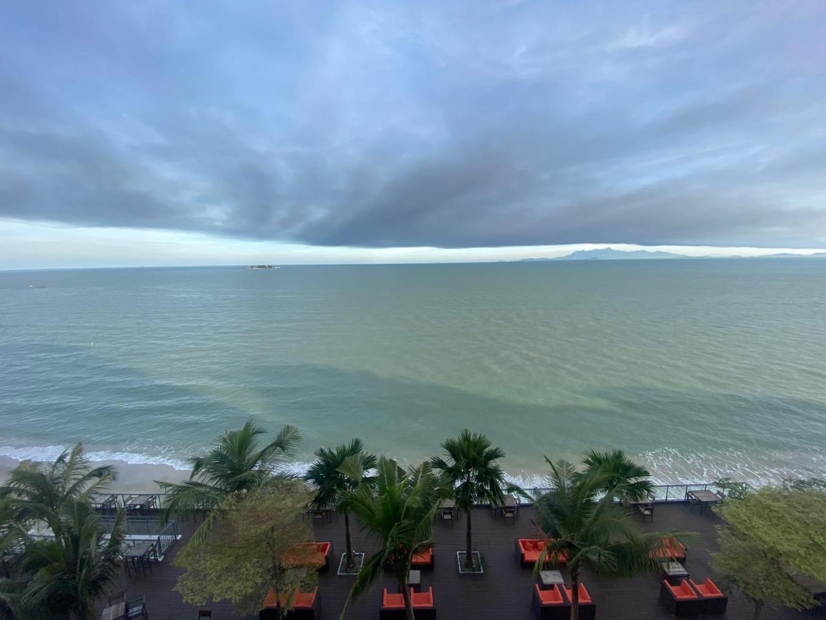 Hompton Hotel By The Beach George Town Exteriör bild