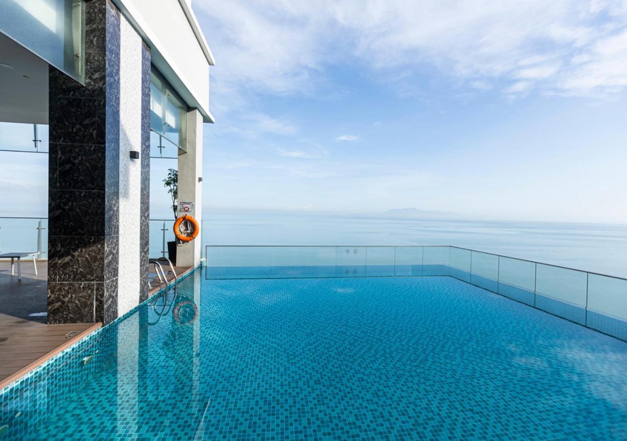 Hompton Hotel By The Beach George Town Exteriör bild