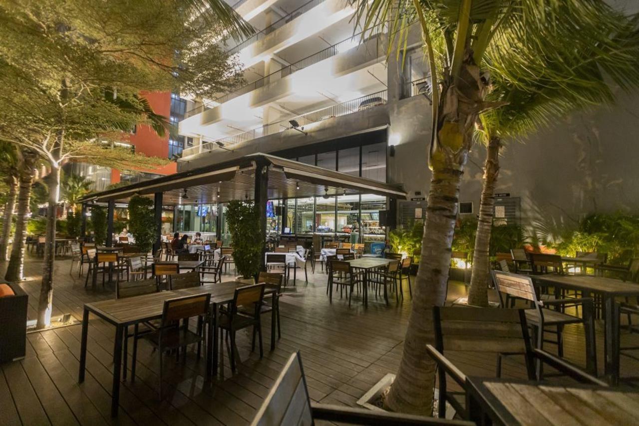 Hompton Hotel By The Beach George Town Exteriör bild