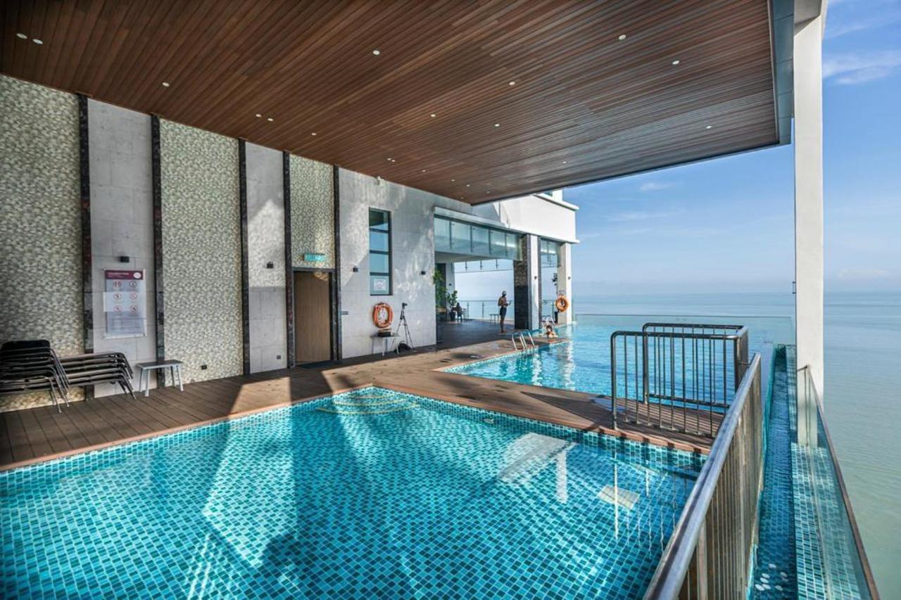 Hompton Hotel By The Beach George Town Exteriör bild