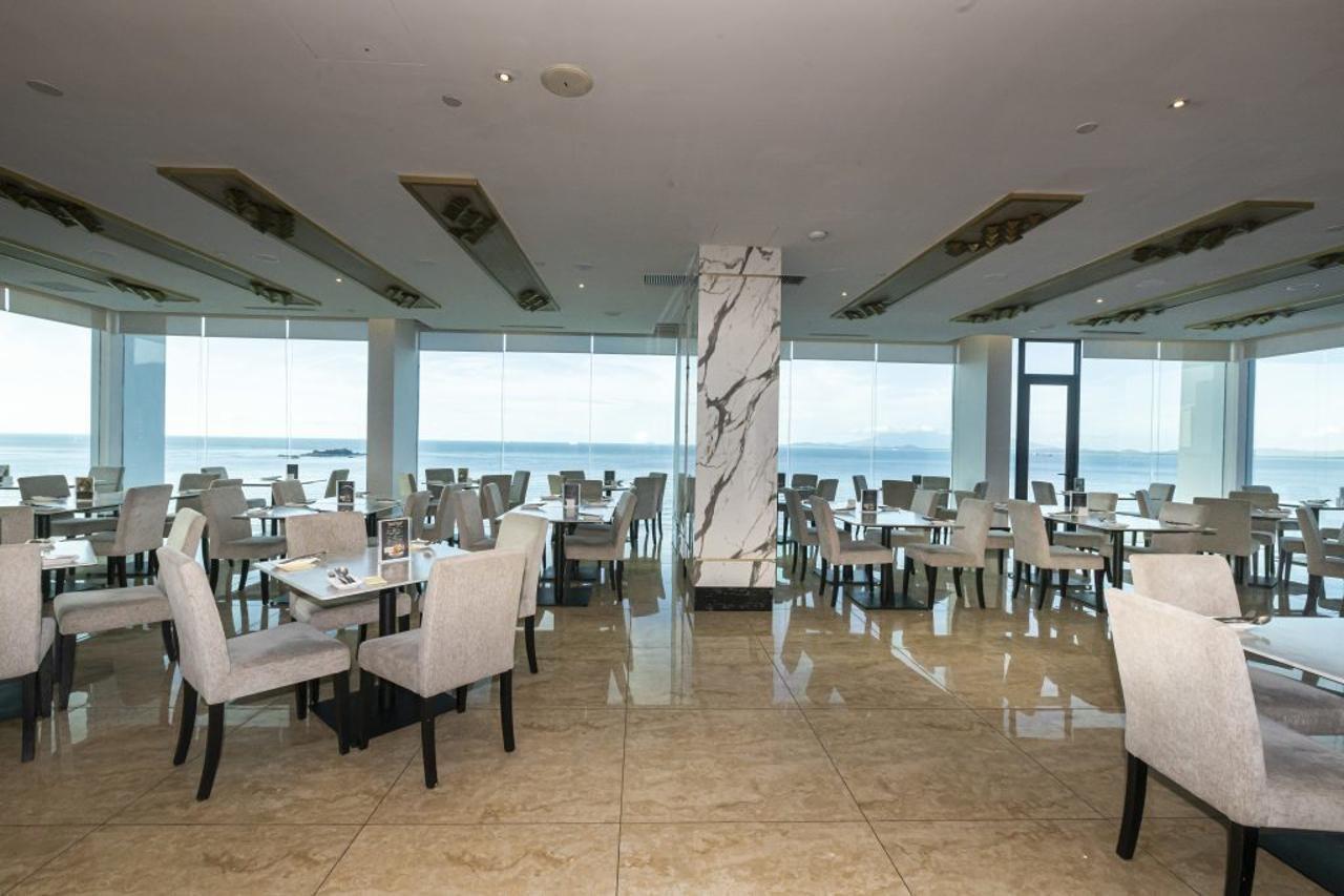 Hompton Hotel By The Beach George Town Exteriör bild