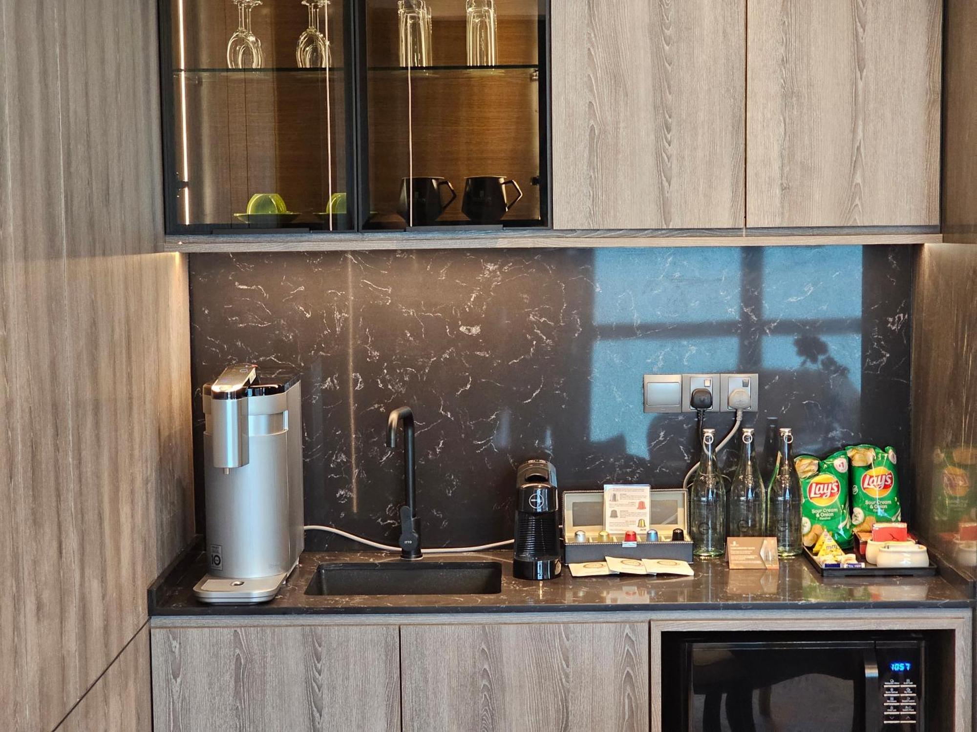 Hompton Hotel By The Beach George Town Exteriör bild