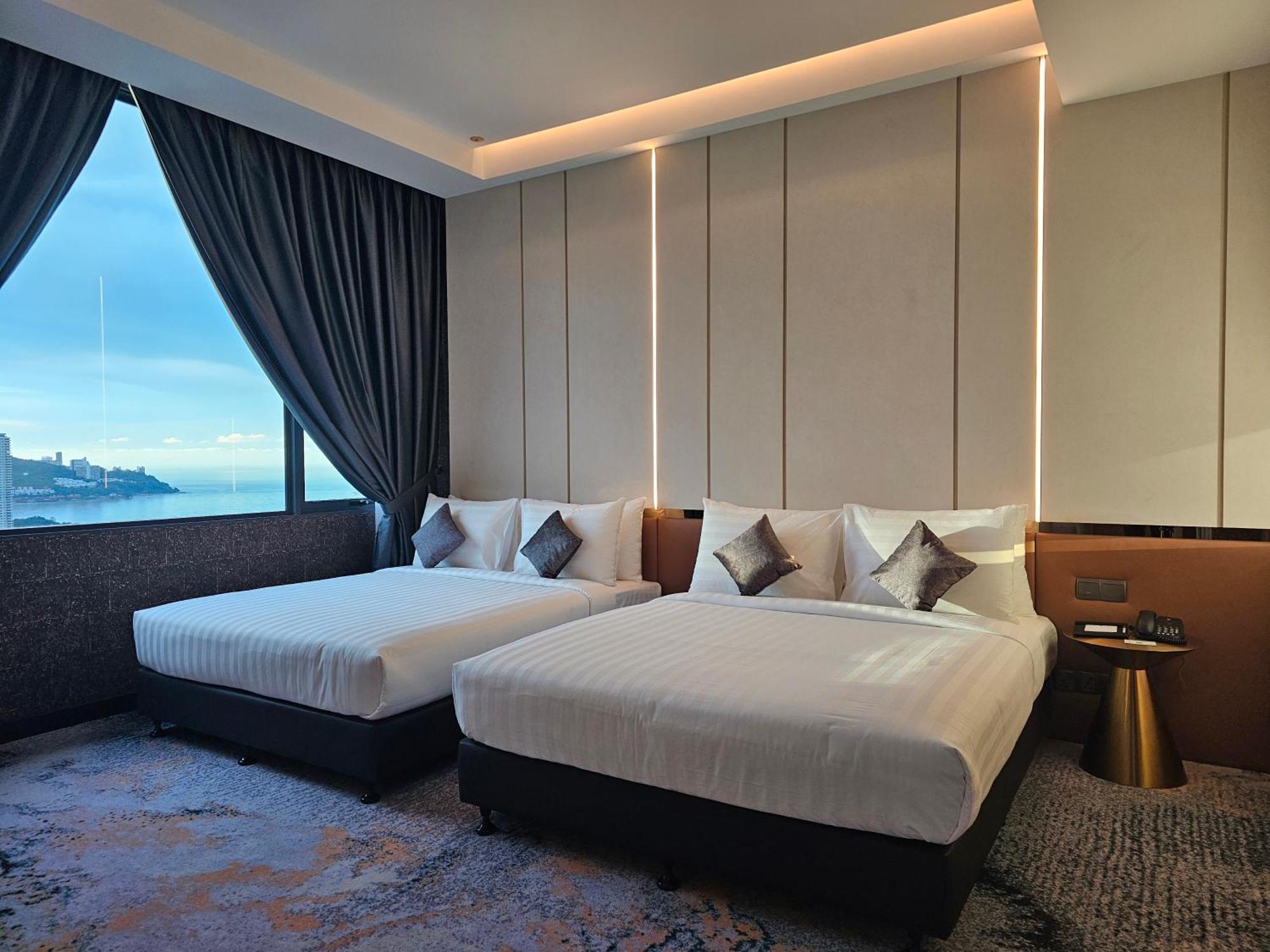 Hompton Hotel By The Beach George Town Exteriör bild