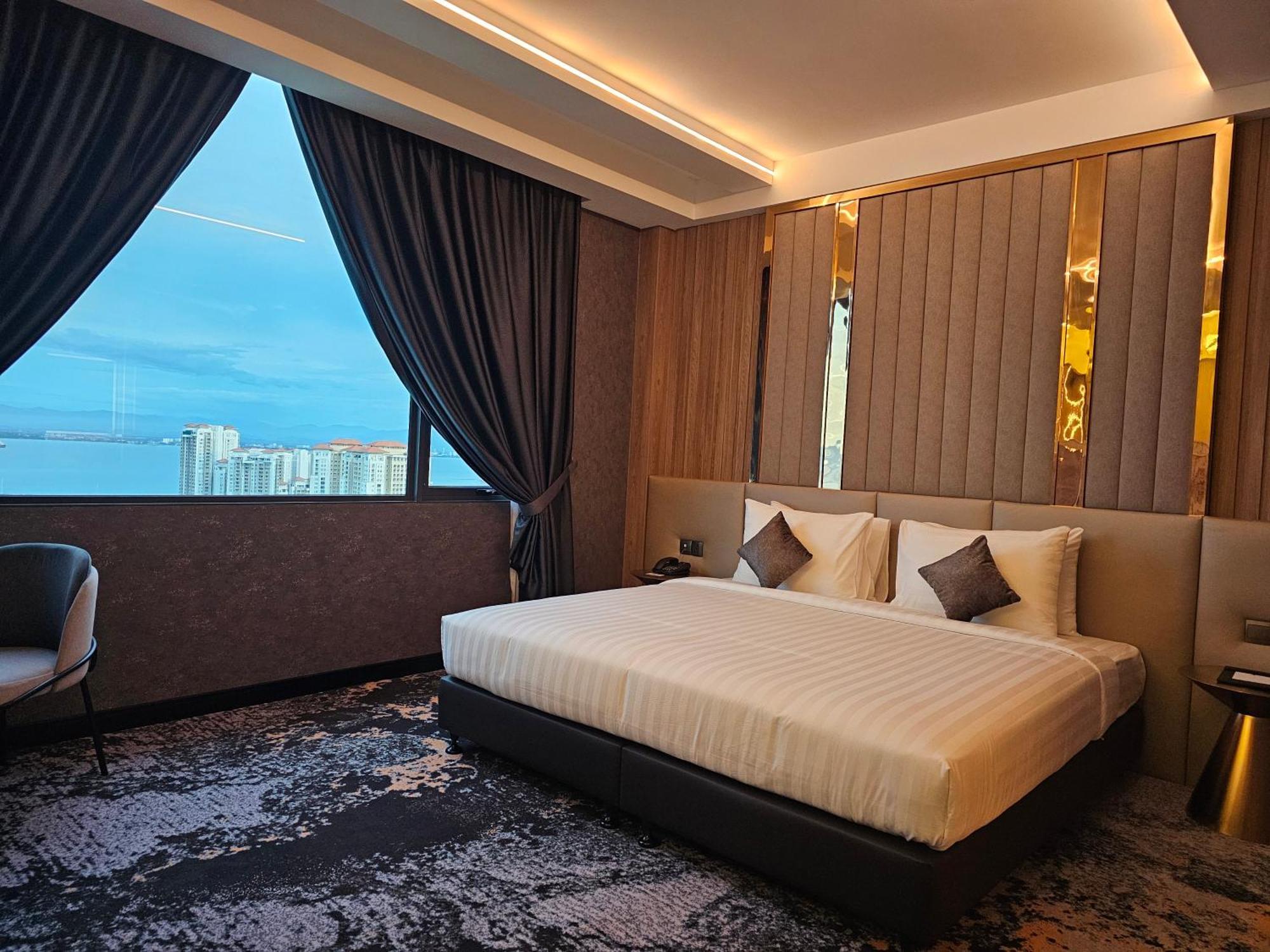 Hompton Hotel By The Beach George Town Exteriör bild