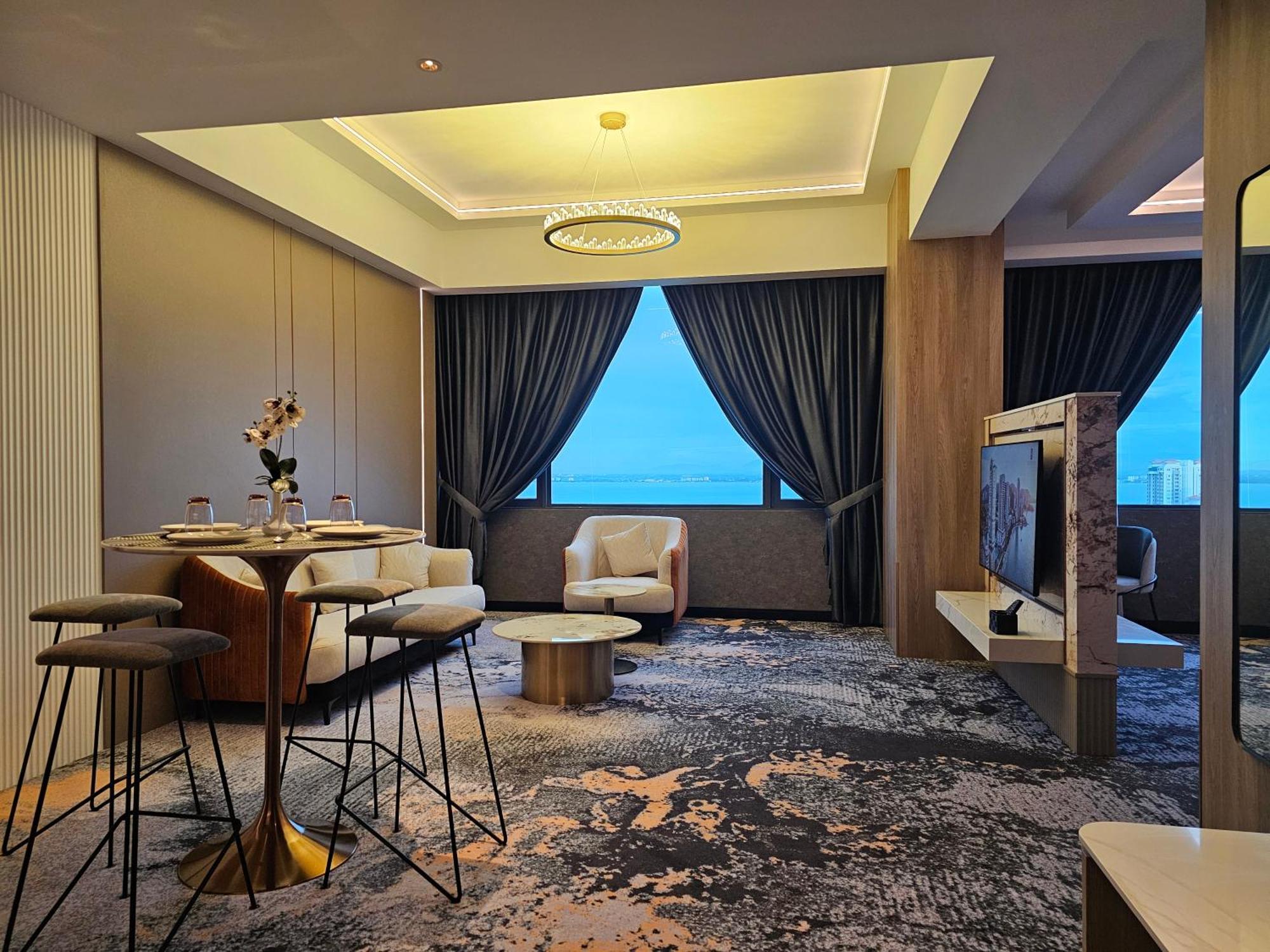 Hompton Hotel By The Beach George Town Exteriör bild