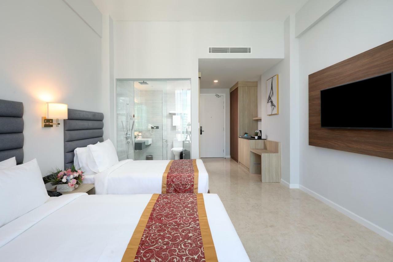Hompton Hotel By The Beach George Town Exteriör bild